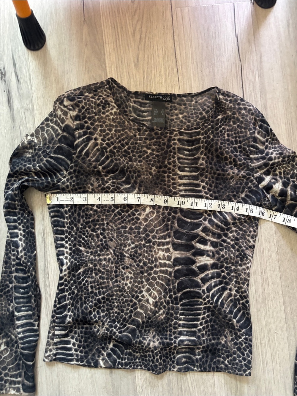 Women's Long Sleeve Snake-Print Top - Black & Cream - Picture 4 of 6